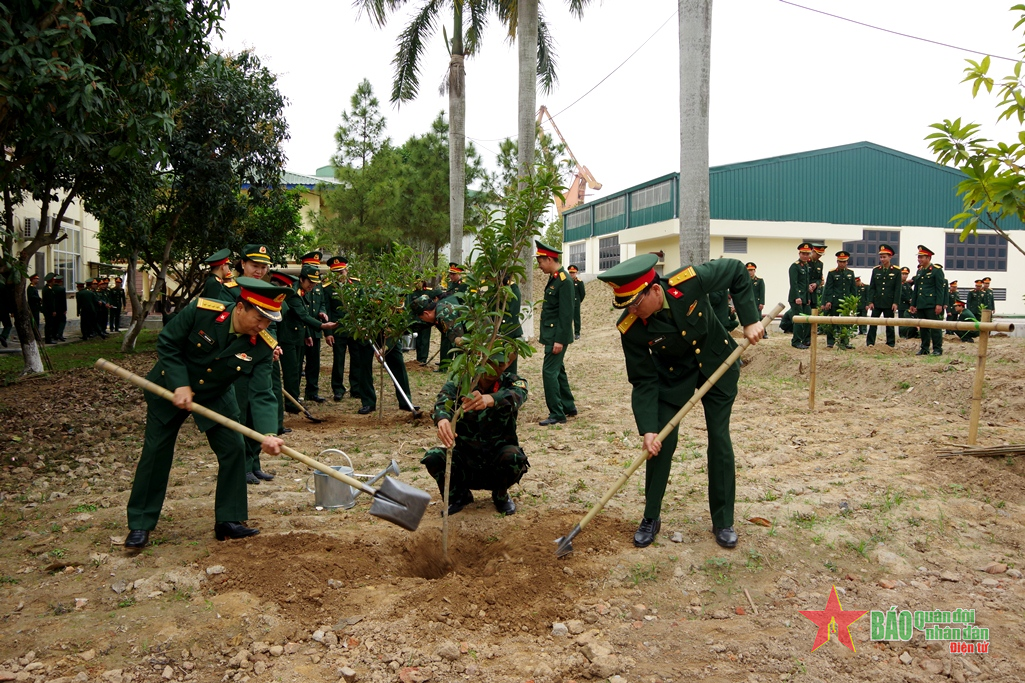 Lữ đoàn 649 hưởng ứng “Tết trồng cây đời đời nhớ ơn Bác Hồ